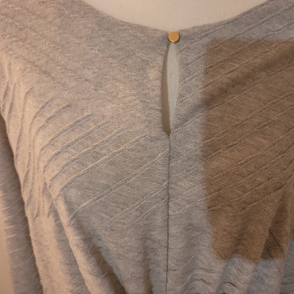 Long Top - Picture 2 of 7